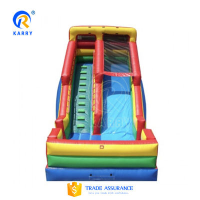 Kinderen pretpark grote opblaasbare waterglijbaan met zwembad maat