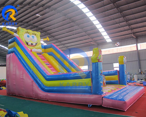 Commercieel PVC opblaasbaar springhuis en droog glijbaan voor feestverhuur binnenshuis 8x3x5m