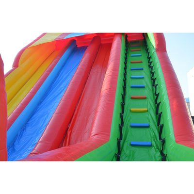 Zomer moet-hebben multi-kleurige opblaasbare waterslide met zwembad en zip line OEM aanvaardbaar