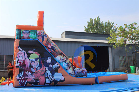 Commerciële PVC opblaasbare apparatuur Warmbloedige anime personages Waterslide met zwembad