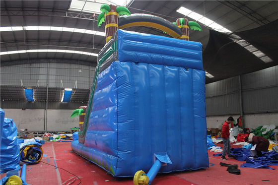 Gepersonaliseerde opblaasbare zwembadglijbanen voor grote feestjes in het buitenleven