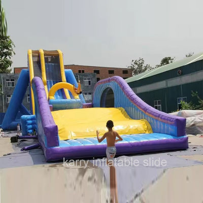 Grote opblaasbare drop kick glijbaan voor volwassenen pvc materiaal gepersonaliseerde selectie
