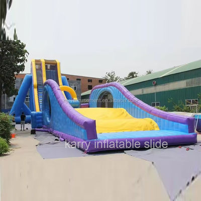 Grote opblaasbare drop kick glijbaan voor volwassenen pvc materiaal gepersonaliseerde selectie