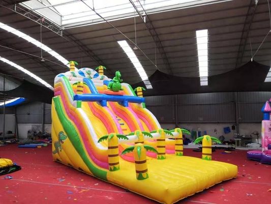 Commercieel pretpark waterglijbaan ontwerp regenwoud opblaasbaar met springhuis