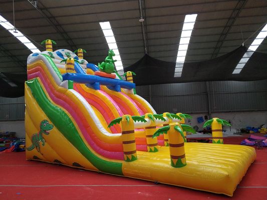 Commercieel pretpark waterglijbaan ontwerp regenwoud opblaasbaar met springhuis