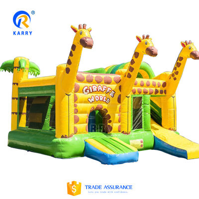 Drie giraffe glijbanen combinatie met obstakel air bounce huis commercieel opblaasbaar