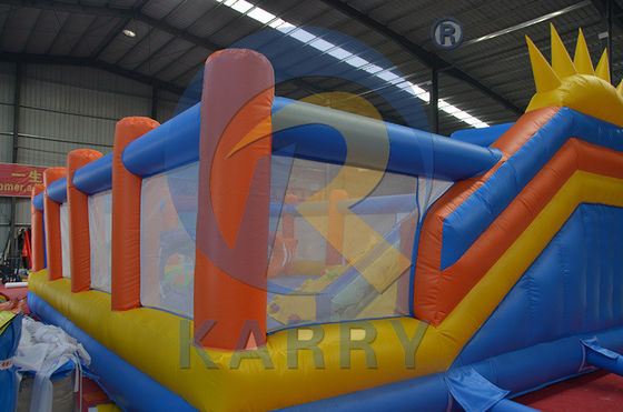 Draagbare PVC-slide met obstakelbaan en opblaasbare klimmuur
