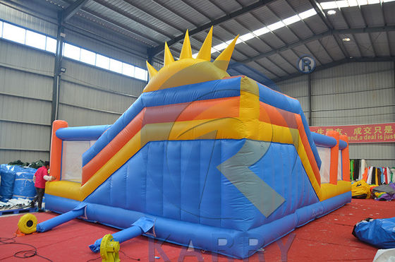 Draagbare PVC-slide met obstakelbaan en opblaasbare klimmuur
