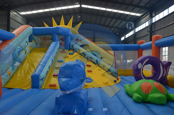 Draagbare PVC-slide met obstakelbaan en opblaasbare klimmuur