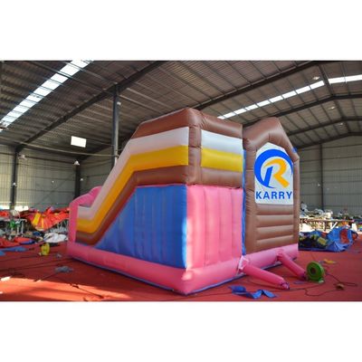 Kinderen buiten speeltuin opblaasbaar pvc snoephuis stuithuis combo waterglijbaan