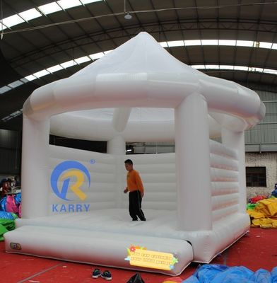 Gepersonaliseerde witte opblaasbare trouwtrampoline springbed 4 * 4m voor volwassen feest spring
