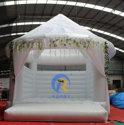 Gepersonaliseerde witte opblaasbare trouwtrampoline springbed 4 * 4m voor volwassen feest spring