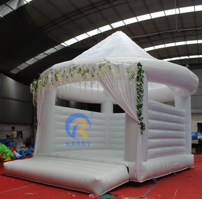 Gepersonaliseerde witte opblaasbare trouwtrampoline springbed 4 * 4m voor volwassen feest spring