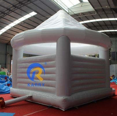 Gepersonaliseerde witte opblaasbare trouwtrampoline springbed 4 * 4m voor volwassen feest spring