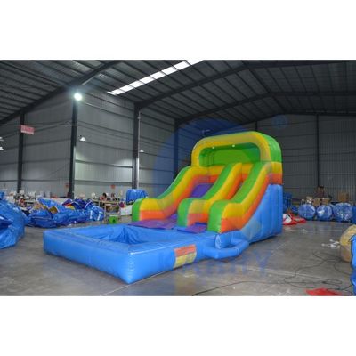 Grote waterglijbaan voor volwassenen, opblaasbaar met zwembad, maximale capaciteit 100-500 kg
