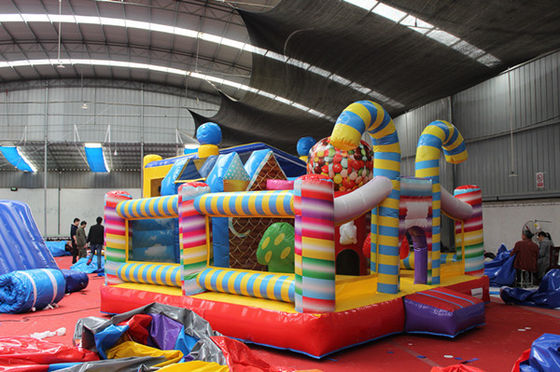 Kinderen buiten speeltuin Essentiële KARRY opblaasbare Candy House Combo Bouncer met glijbaan