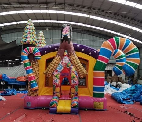 Kinderen buiten speeltuin Essentiële KARRY opblaasbare Candy House Combo Bouncer met glijbaan