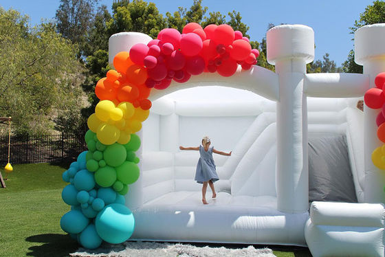 Huwelijksfeest opblaasbaar springkasteelcombo met glijbaanverhuurapparatuur van PVC