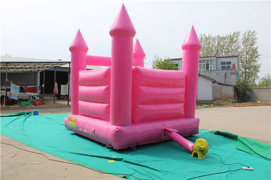 Spring en spring op het bruiloftfeest.