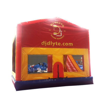 Draagbare kenmerken opblaasbaar kasteel PVC springhuis springglijbaan voor kinderen