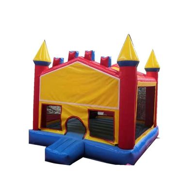 Draagbare kenmerken opblaasbaar kasteel PVC springhuis springglijbaan voor kinderen