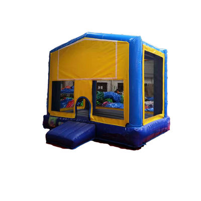 Draagbare kenmerken opblaasbaar kasteel PVC springhuis springglijbaan voor kinderen