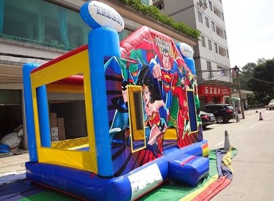 Professionele OEM service opblaasbare Justice League Bouncy Castle voor 14 jaar