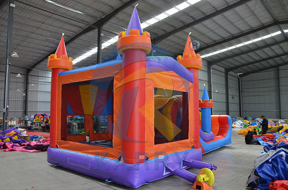 Krijg het beste van beide werelden met onze commerciële knight opblaasbare bounce house glijbaan