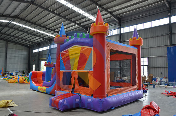 Krijg het beste van beide werelden met onze commerciële knight opblaasbare bounce house glijbaan
