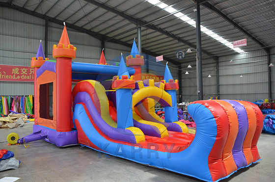 Krijg het beste van beide werelden met onze commerciële knight opblaasbare bounce house glijbaan