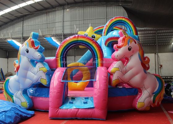 Commercieel feest verhuur 5x5.5m opblaasbaar springkasteel met glij-eenhoorn