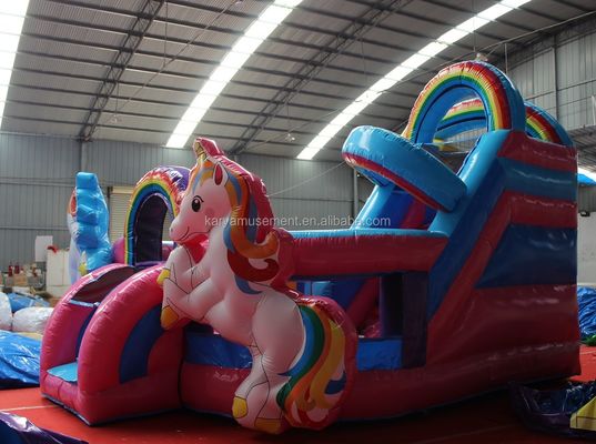 Commercieel feest verhuur 5x5.5m opblaasbaar springkasteel met glij-eenhoorn