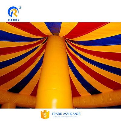 EN71/EN14960/CE Gecertificeerde Circus Party opblaasbare uitsmijter kasteel met carrousel ontwerp