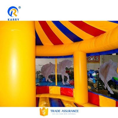EN71/EN14960/CE Gecertificeerde Circus Party opblaasbare uitsmijter kasteel met carrousel ontwerp