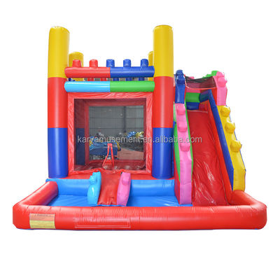 Commercieel springkasteelcombo met opblaasbare PVC-bouwblokken en glijbaan