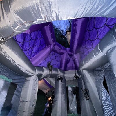Draagbaar Halloween-thema opblaasbaar spookhuis voor volwassenen