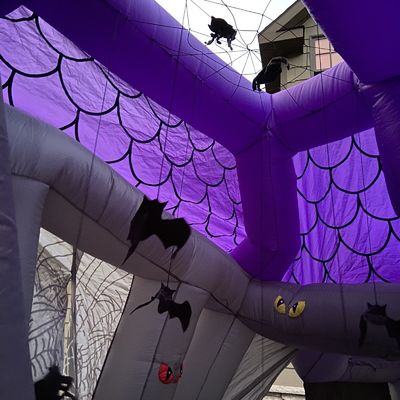 Draagbaar Halloween-thema opblaasbaar spookhuis voor volwassenen