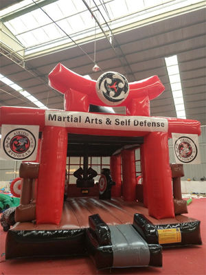 Populair pretpark opblaasbaar kasteel karate ninja krijger uitsmijter spring kasteel