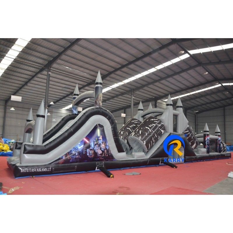 Kenmerken PORTABLE Zwarte en grijze opblaasbare hindernisbaan met blazer 18x3.5m aangepast