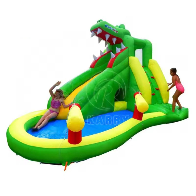 PVC-materiaal Kinderspeletje Buiten Kleine opblaasbare waterpark Spellen met en 5-10 passagiers