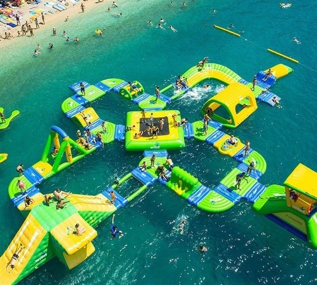 Amusement Fun City Customized kleurrijke opblaasbare waterpark voor kinderen PVC materiaal