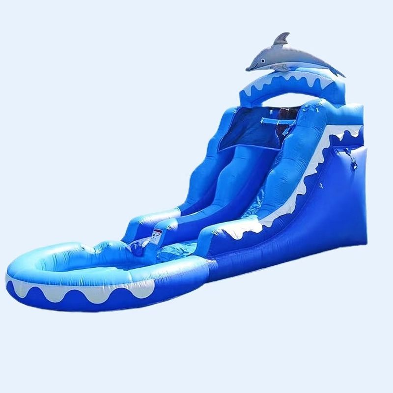 Grijze kleine walvis opblaasbare glijbaan met blauwe oceaan water zwembad en blazer inbegrepen