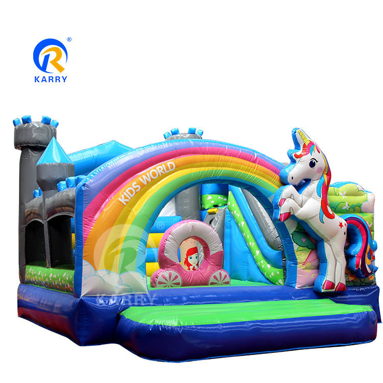 Regenboog PVC opblaasbare trampoline commerciële eenhoorn uitsmijter met glij- en blaas